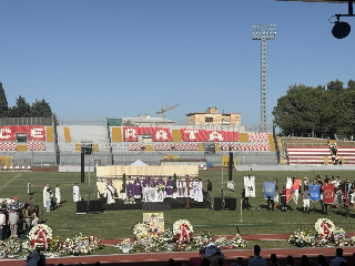 Macerata - L’ultimo saluto a Nicolas, Giorgio e Daniele: migliaia di persone all’Helvia Recina